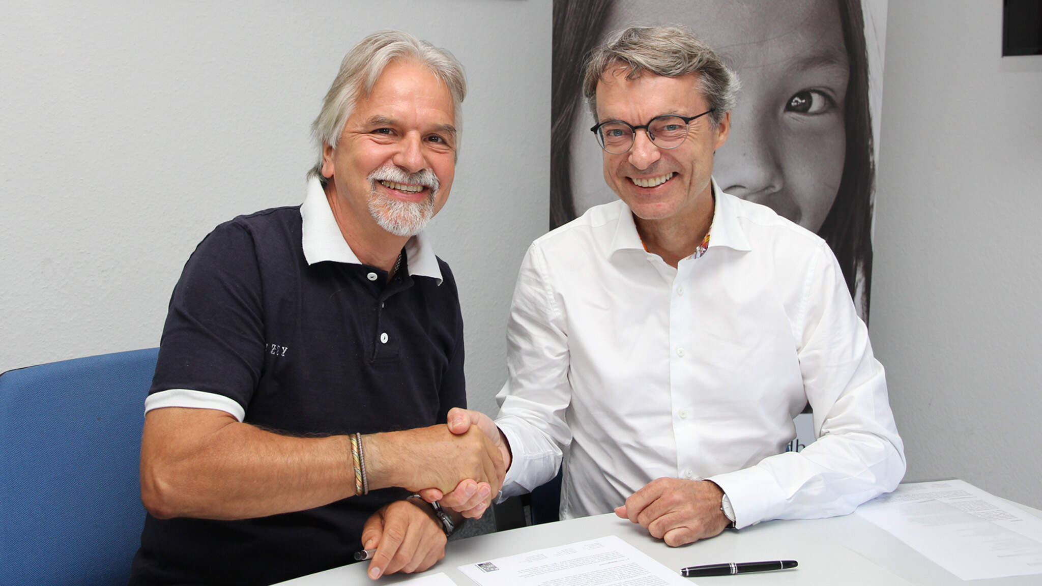 Albert Recknagel，Terre des Hommes執行發言人（左）和Bernhard Simon，DACHSER CEO（右）